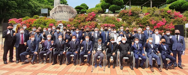 [포항=뉴시스] 강진구 기자 = 경북 포항해양과학고는 6일 오전 교정에서 참전 학도의용군 선배와 총 동창회 관계자, 교직원, 재학생 등 70여명이 참석한 가운데 6·25참전 학도의용군 호국영웅을 기리는 추념식을 개최했다.2021.06.06.photo@newsis.com *재판매 및 DB 금지