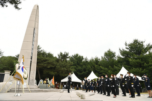 [서울=뉴시스] 충남 천안시 중앙소방학교 소방충혼탑에서 거행된 제66회 순직소방인 위패봉안식 모습. (사진= 뉴시스 DB) 2021.06.06. photo@newsis.com *재판매 및 DB 금지