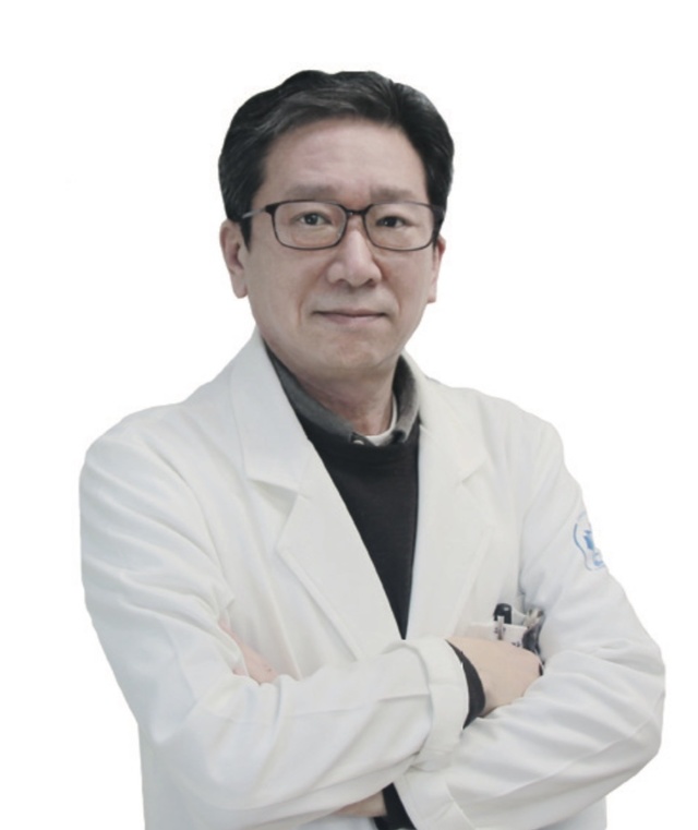  [부산=뉴시스] 허상천 기자 = 온 종합병원 통합소화기센터 박광민 센터장은 “지난해 9월 간 미상 엽에 암이 재발한 60세 남성 A씨에 대해 작년 10월에 간 미상엽 절제술과 에탄올 주사 주입술을 시행한 뒤 서른 차례 방사선 치료 끝에 최근 암세포가 완전히 사라진 것으로 확인됐다”고 7일 밝혔다. 2021.06.07. (사진 = 온종합병원 제공) photo@newsis.com *재판매 및 DB 금지