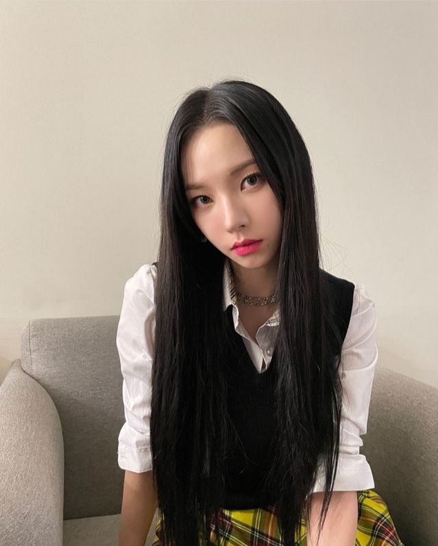 [서울=뉴시스] 에스파 카리나. (사진 = 에스파 공식 인스타그램 캡처) 2021.06.07. photo@newsis.com *재판매 및 DB 금지