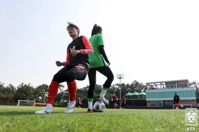 [서울=뉴시스]박주성 기자 = 7일 울산미포구장(방어진체육공원)에서 여자축구 국가대표팀 선수들이 훈련을 하고 있다. (사진=대한축구협회 제공). 2021.06.07. photo@newsis.com *재판매 및 DB 금지