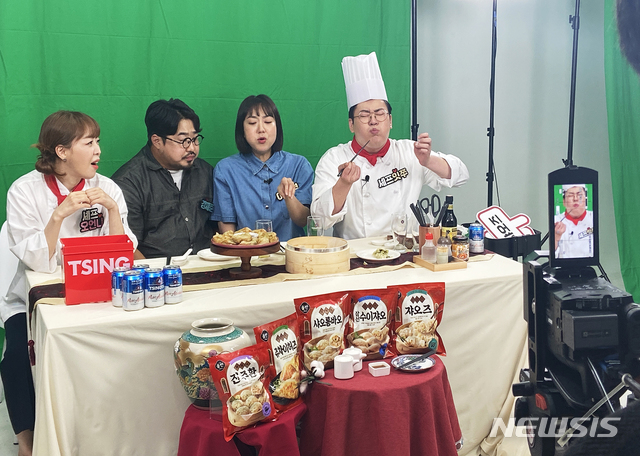 "예능보다 재밌다"…신세계푸드 라방, 100만뷰 돌파