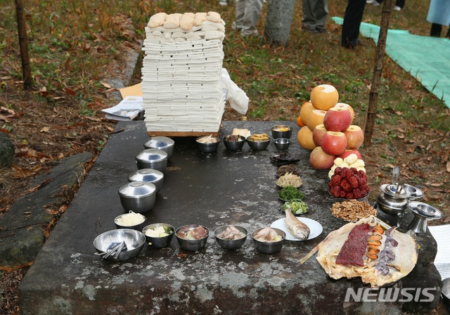 [서울=뉴시스] 우복 정경세 종가의 15대조 시제 제물 상차림 (사진=문화재청 제공) 2021.06.08. photo@newsis.com