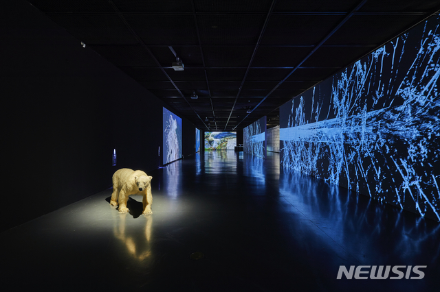 [서울=뉴시스] '기후미술관: 우리 집의 생애'전 전경 (사진=서울시립미술관 제공)2021.06.08. photo@newsis.com