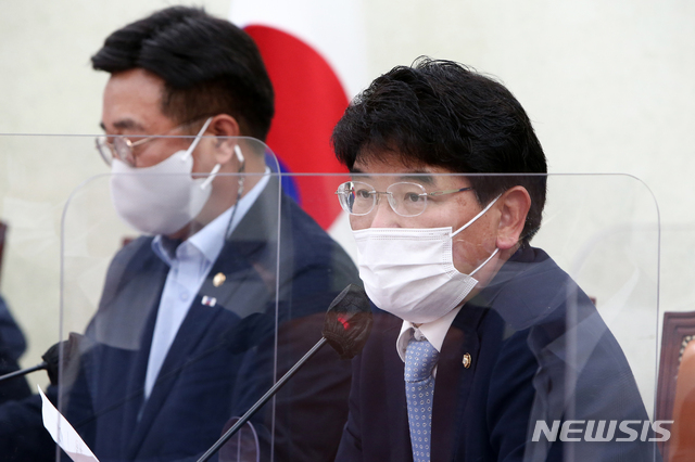 [서울=뉴시스]최동준 기자 = 더불어민주당 박완주 정책위의장이 8일 서울 여의도 국회에서 열린 원내대책회의에서 발언하고 있다. (공동취재사진) 2021.06.08. photo@newsis.com