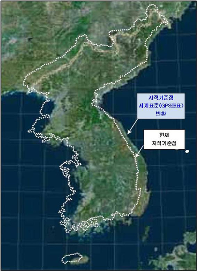 [나주=뉴시스]이창우 기자 = 일제강점기 동경원점을 기준으로 한 지적기준점과 세계측지계좌표를 기준으로 적용한 한반도 지도 비교. (그래픽=나주시 제공) 2021.06.08. photo@newsis.com *재판매 및 DB 금지