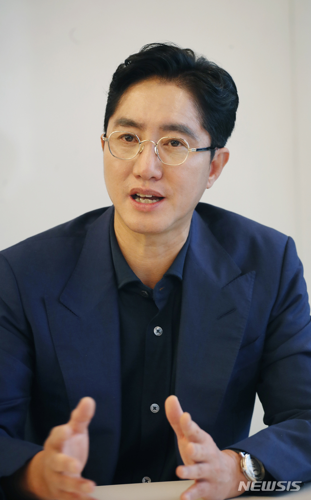 [서울=뉴시스]김형수 기자 = 설립 20주년을 맞은 뮤지컬 제작사 오디컴퍼니 신춘수 대표가 8일 오후 서울 강남구 오디컴퍼니 사무실에서 인터뷰하고 있다. 2021.06.09. kyungwoon59@newsis.com