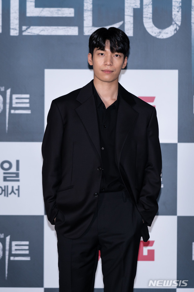 [서울=뉴시스] 영화 '미드나이트' 제작보고회에 참석한 배우 위하준. (사진=CJ ENM/티빙/CGV 제공) 2021.06.09 photo@newsis.com