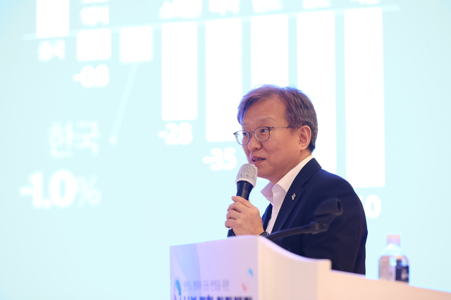 [서울=뉴시스]권칠승 중소벤처기업부 장관이 대구 수성스퀘어에서 대구·경북지역 기업인들을 대상으로 중기부 출범 후 정책 성과와 앞으로의 중점적으로 추진할 정책 방향에 대해 발표하고 있다. 2021.06.09(사진=중소벤처기업부 제공) *재판매 및 DB 금지