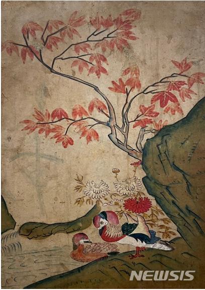 [서울=뉴시스] 국내 1세대 화랑 설립자인 동산방화랑 故박주환 회장의 컬렉션, 작가미상, 화조도, 장지에 채색, 55.2 x 31 cm, 18세기