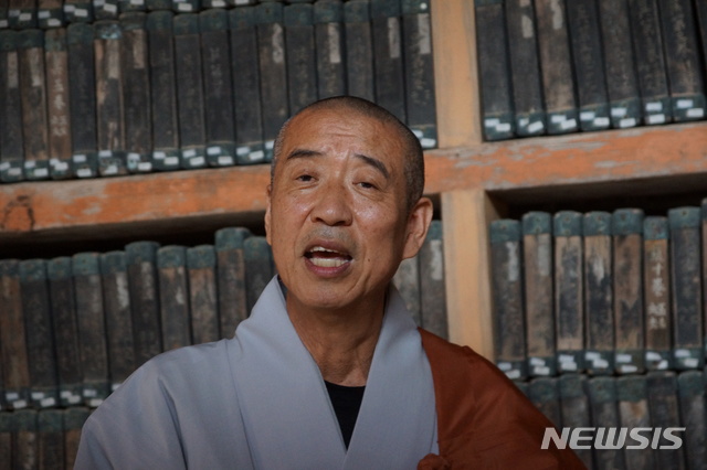 경남 합천 해인사 주지 현응 스님