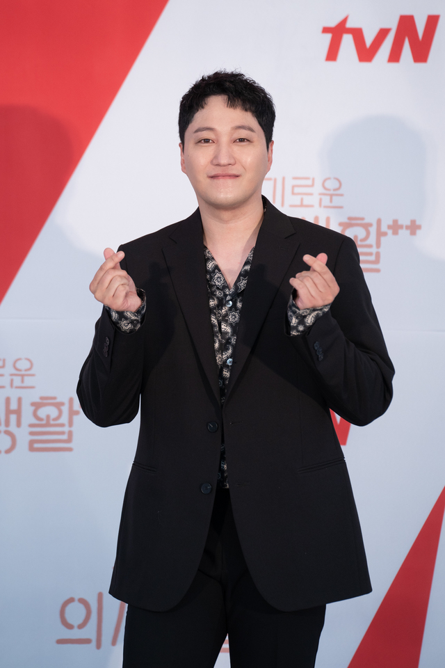 [서울=뉴시스]최진석 기자 = 배우 김대명이 10일 오후 온라인으로 진행된 tvN 새 드라마 '슬기로운 의사생활2' 제작발표회에 참석해 포즈를 취하고 있다. (사진=tvN 제공) 2021.06.10. photo@newsis.com *재판매 및 DB 금지