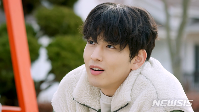 [서울=뉴시스] 오늘부터 계약연애 감독판 스틸. (사진=왓챠 제공) 2021.06.11 photo@newsis.com