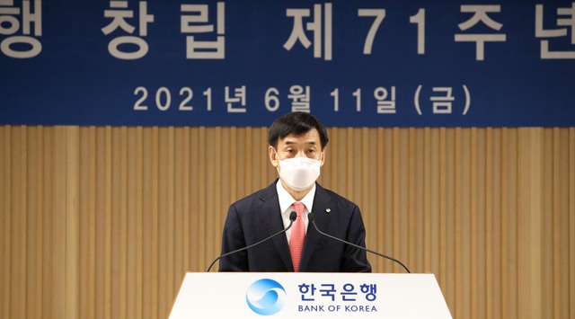 [서울=뉴시스]이주열 한국은행 총재가 11일 서울 중구 한국은행에서 한국은행 창립 제71주년 기념사를 낭독하고 있다. (사진=한국은행 제공) 2021.06.11. photo@newsis.com *재판매 및 DB 금지