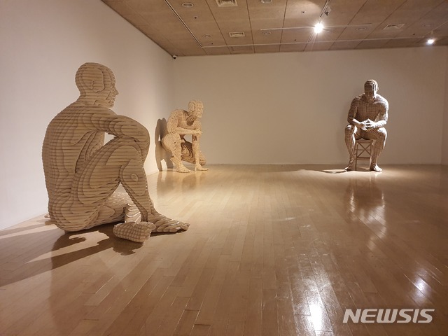 [대구=뉴시스]김정화 기자 = 수성아트피아는 오는 20일까지 멀티아트홀에서는 이시영 작가의 '몸' 초대전을 연다. (사진 = 수성아트피아 제공) 2021.06.14. photo@newsis.com