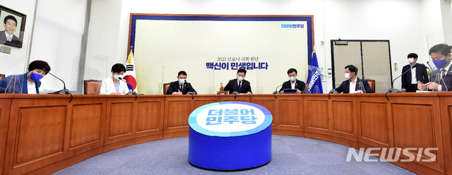 [서울=뉴시스]전신 기자 = 송영길 더불어민주당 대표가 14일 서울 여의도 국회에서 열린 최고위원회의에서 모두발언을 하고 있다. (공동취재사진) 2021.06.14. photo@newsis.com