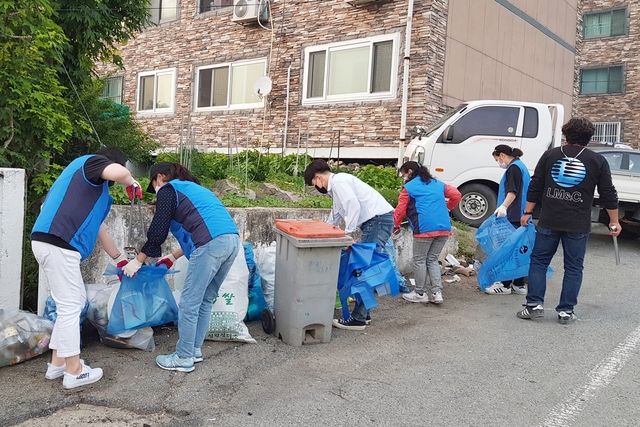 쓰레기 불법투기 단속활동. *재판매 및 DB 금지