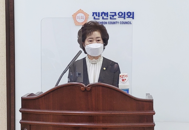 [진천=뉴시스]5분 자유발언하는 김기복 진천군의회의원. (사진=진천군의회 제공) photo@newsis.com *재판매 및 DB 금지