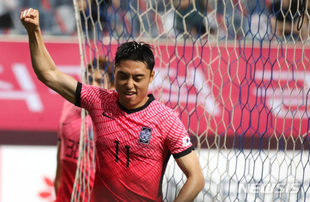 [서귀포=뉴시스]우장호 기자 = 15일 오후 제주 서귀포시 제주월드컵경기장에서 열린 하나은행 초청 올림픽대표팀 대한민국 대 가나의 친선경기 2차전, 대한민국 이동준이 역전골을 성공시킨 후 기뻐하고 있다. 2021.06.15. woo1223@newsis.com