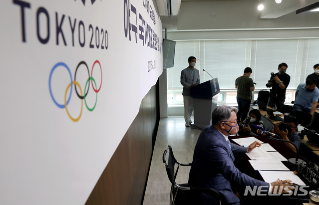 [서울=뉴시스]김병문 기자 = 김경문 감독이 16일 오전 서울 강남구 KBO에서 2020 도쿄올림픽 야구 국가대표팀 명단발표를 하고 있다. 2021.06.16. dadazon@newsis.com