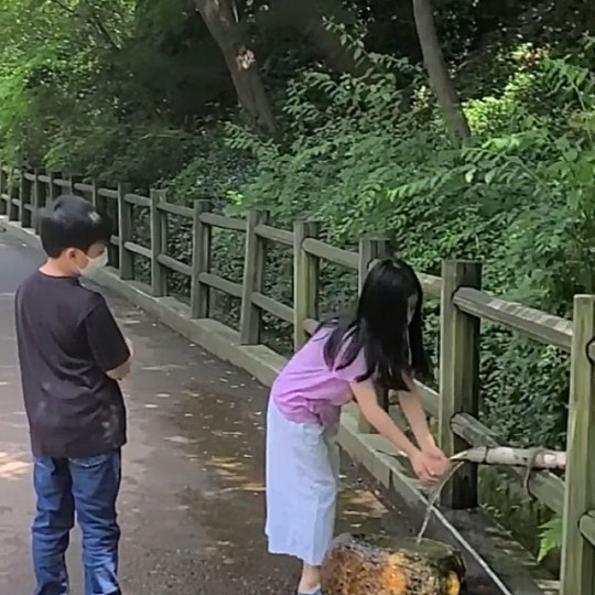 [서울=뉴시스]이영애의 자녀들(사진=SNS, 노블레스 제공)2021.06.17 photo@newsis.com *재판매 및 DB 금지