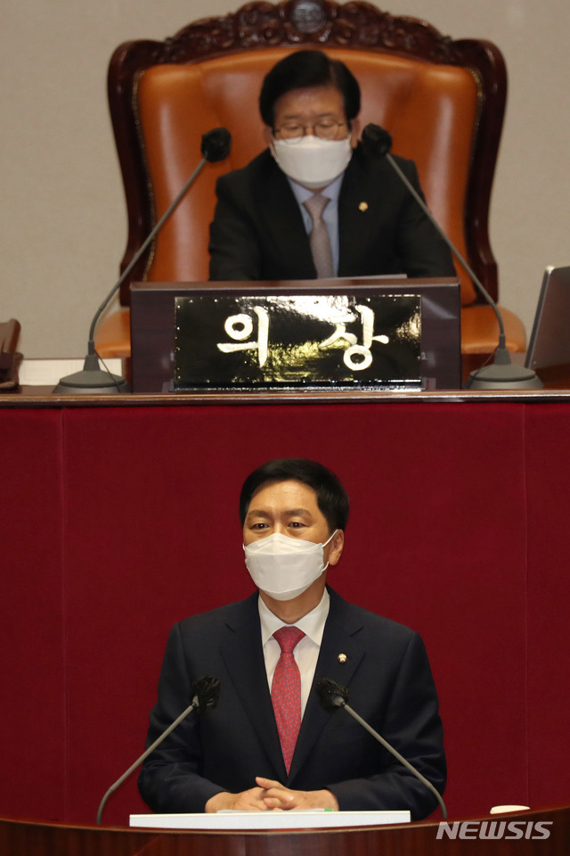 [서울=뉴시스]추상철 기자 = 김기현 국민의힘 원내대표가 17일 오전 서울 여의도 국회에서 열린 본회의에서 교섭단체 대표연설을 하고 있다. (공동취재사진) 2021.06.17. photo@newsis.com