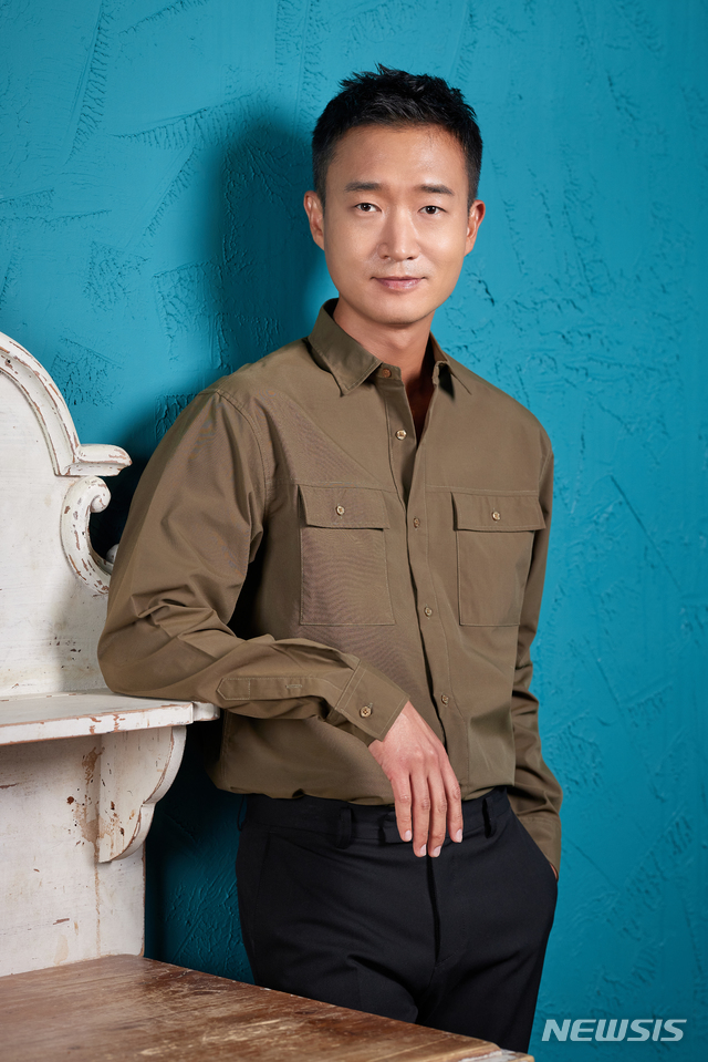 [서울=뉴시스]&nbsp; 영화 '발신제한' 주연 배우 조우진. (사진=CJ ENM 제공) 2021.06.18 photo@newsis.com