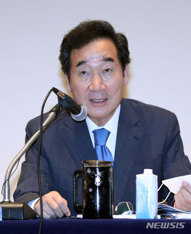 [서울=뉴시스]전진환 기자 = 이낙연 더불어민주당 전 대표가 21일 오후 서울 중구 안중근 기념관 강당에서 열린 온민정책포럼 라운드테이블에 참석해 인사말을 하고 있다. 2021.06.21. amin2@newsis.com