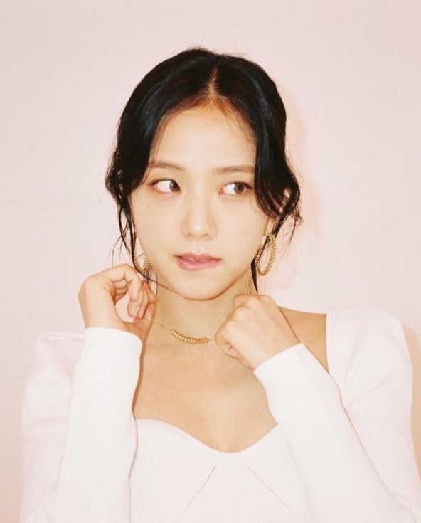 [서울=뉴시스] 지수가 필름카메라로 찍은 사진을 공개했다. (사진 = 지수 인스타그램 캡처) 2021.06.22. photo@newsis.com *재판매 및 DB 금지