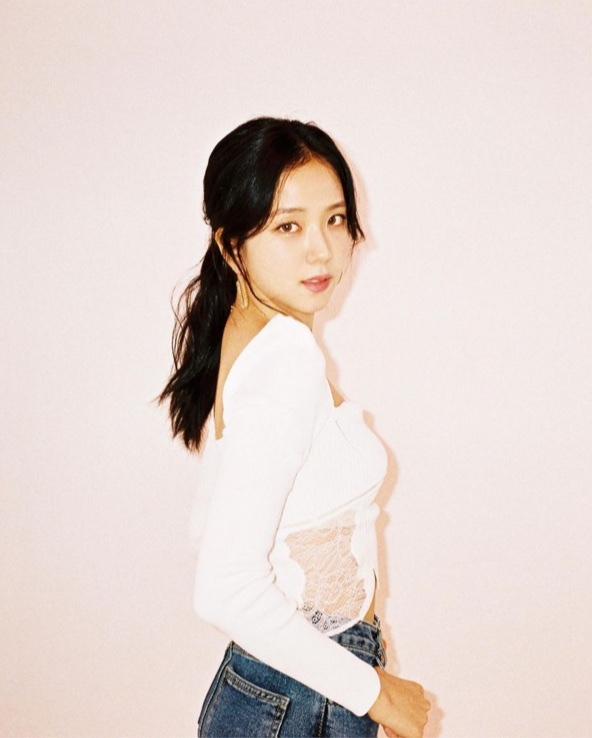 [서울=뉴시스] 지수가 필름카메라로 찍은 사진을 공개했다. (사진 = 지수 인스타그램 캡처) 2021.06.22. photo@newsis.com *재판매 및 DB 금지