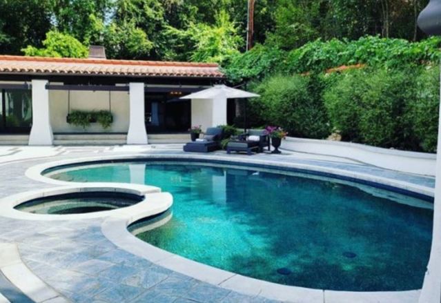 [서울=뉴시스] 임사라 시댁 수영장. (사진 = 임사라 인스타그램 캡처) 2021.06.22. photo@newsis.com *재판매 및 DB 금지