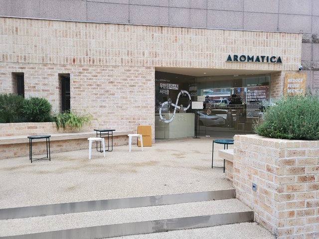 [르포]"반찬통도 괜찮아요"…화장품 원하는 만큼 리필