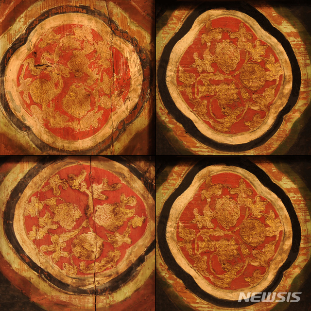 [서울=뉴시스] 안성 칠장사 대웅전 천정반자의 단청문양