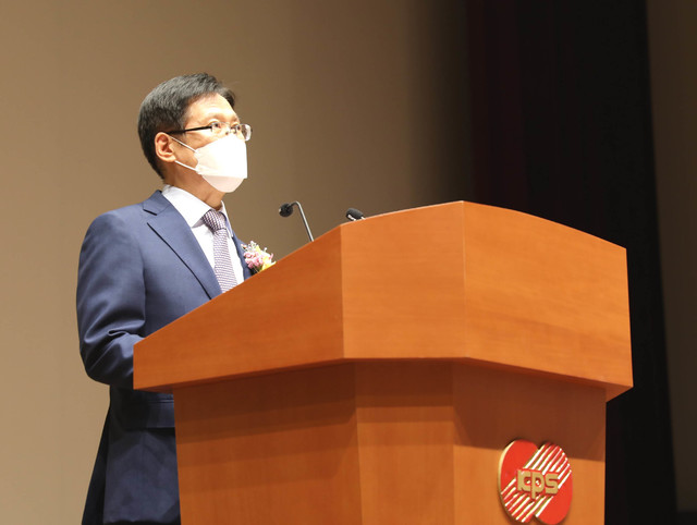 [나주=뉴시스]이창우 기자= 김홍연 신임 한전KPS 사장이 25일 전남 나주 본사 빛가람홀에서 취임사를 하고 있다. (사진=한전KPS 제공) 2021.06.25. photo@newsis.com *재판매 및 DB 금지