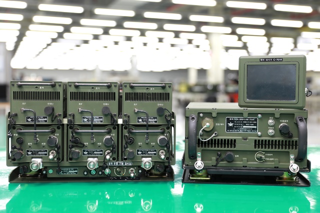 LIG넥스원은 미래형 전투체계를 뒷받침할 차세대 군용 무전기(TMMR) 2차 납품을 성공적으로 완료했다고 28일 밝혔다.(사진제공=LIG넥스원) *재판매 및 DB 금지