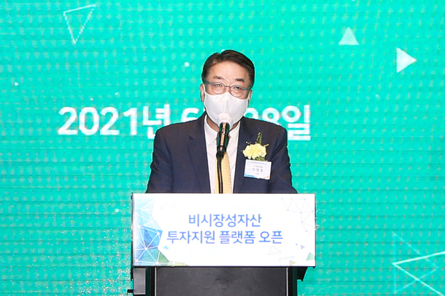 이명호 한국예탁결제원 사장이 28일 오전 10시 서울 여의도 글래드 호텔에서 '비시장성자산 투자지원 플랫폼 오픈 설명회'를 진행하고 있다.(사진=한국예탁결제원 제공) *재판매 및 DB 금지