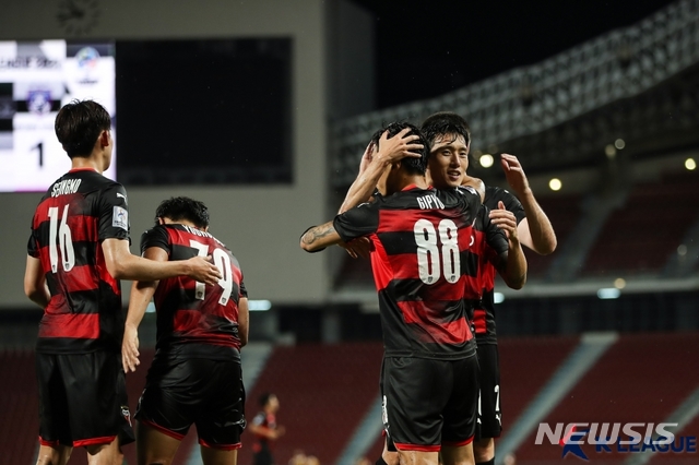 [서울=뉴시스] 포항 스틸러스가 조호르 다룰에 4-1 역전승을 했다. (사진=프로축구연맹 제공)