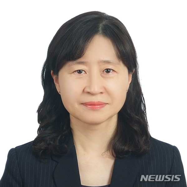 [세종=뉴시스] 정보공개위원회 위원장으로 위촉된 육소영 충남대 교수. (사진= 행정안전부 제공) 2021.06.29. 