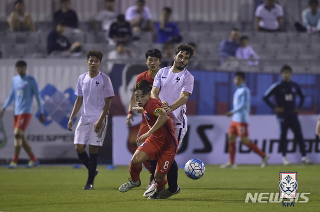 [서울=뉴시스] 2016년 JS컵 국제 청소년 축구대회 프랑스와의 경기 사진. (사진=대한축구협회 제공)