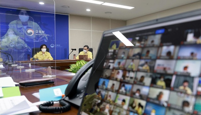 [서울=뉴시스]유은혜 사회부총리 겸 교육부 장관이 29일 오후 세종시 정부세종청사에서 열린 '전국 교육장 영상회의'에 참석해 인사말을 하고 있다. (사진=교육부 제공) 2021.06.29. photo@newsis.com *재판매 및 DB 금지