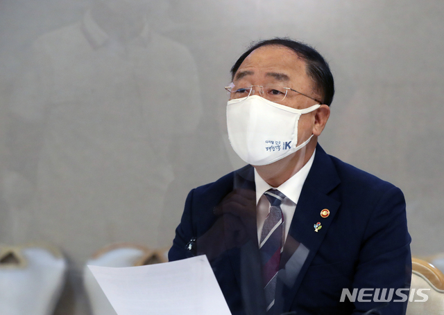 [서울=뉴시스]김명원 기자 = 홍남기 경제부총리 겸 기획재정부 장관이 30일 오전 서울 종로구 정부서울청사에서 열린 제25차 부동산시장 점검 관계장관회의에 참석해 발언하고 있다. (공동취재사진) 2021.06.30. photo@newsis.com