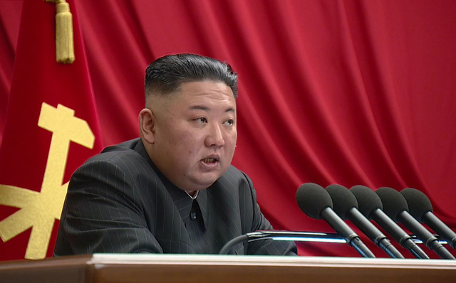 [서울=뉴시스]지난 6월29일 북한 노동당 중앙위원회 8기 2차 정치국 확대회의를 주재하고 있는 김정은 북한 국무위원장. 2021.07.30. *재판매 및 DB 금지