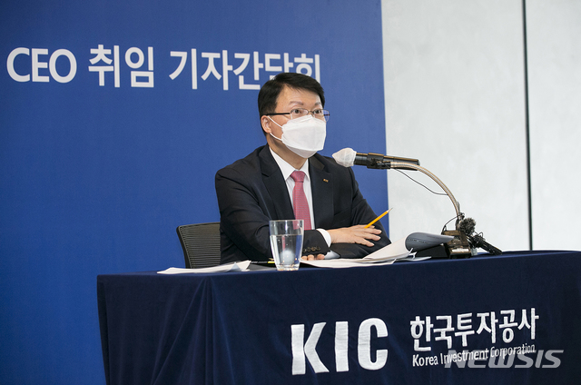 [서울=뉴시스]진승호 한국투자공사(KIC) 신임 사장이 1일 오후 서울 중구 스테이트타워남산에서 열린 취임 기자간담회에서 발언하고 있다. 2021.07.01. (사진 = 한국투자공사 제공)