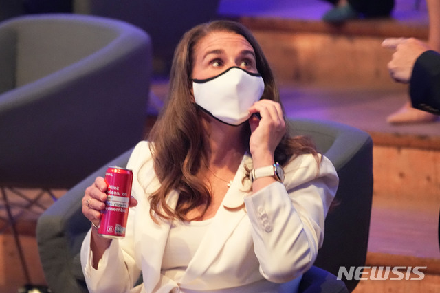 [파리=AP/뉴시스]멜린다 프렌치 게이츠 빌 & 멜린다 게이츠 재단의 공동이사장이 30일(현지시간) 프랑스 파리에서 열리는 양성평등 국제포럼에 참석하고 있다. 빌 & 멜린다 게이츠 재단은 이날 세계 성 평등 증진을 위해 21억 달러(약 2조3700억원)를 쓸 것이라고 발표했다. 2021.7.1