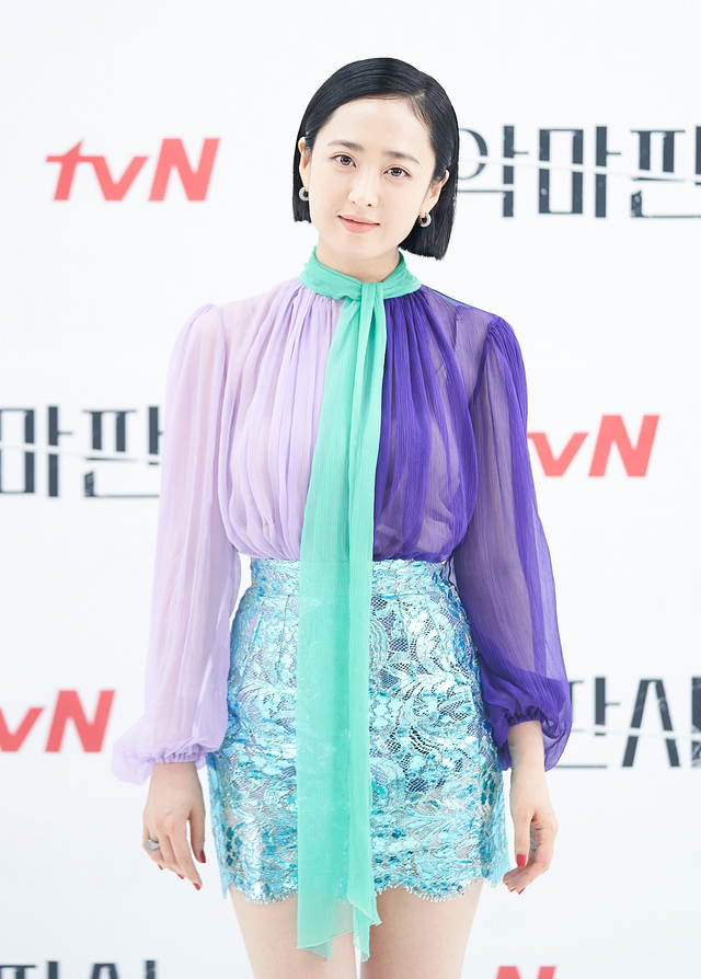 [서울=뉴시스]박진희 기자 = 배우 김민정이 1일 tvN 드라마 '악마판사' 온라인 제작발표회를 하고 있다. (사진=tvN 제공) 2021.07.01. photo@newsis.com *재판매 및 DB 금지