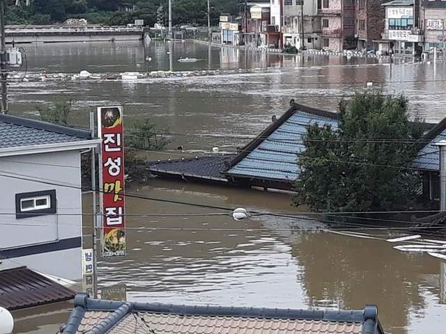 지난해 8월 집중호우 때 침수된 경남 하동군 화개장터. *재판매 및 DB 금지