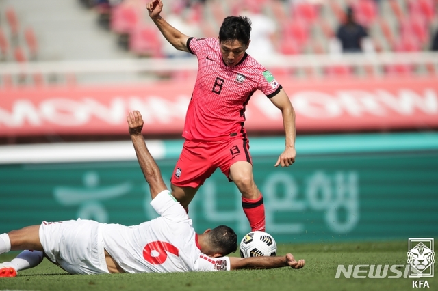 [서울=뉴시스] 중동 '침대축구' 넘어야 월드컵 보인다. (사진=대한축구협회 제공)