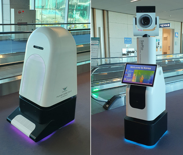 [인천공항=뉴시스] 홍찬선 기자 = 인천국제공항공사는 스마트 방역 인프라 강화를 위해 국내 공항 최초로 인천공항 입국장에 소독로봇과 방역안내로봇을 도입한다고 5일 밝혔다. 사진은 인천공항 제2여객터미널에서 운영 중인 소독로봇(왼쪽)과 방역안내로봇의 모습. (사진=인천공항공사 제공) 2021.07.05. photo@newsis.com *재판매 및 DB 금지
