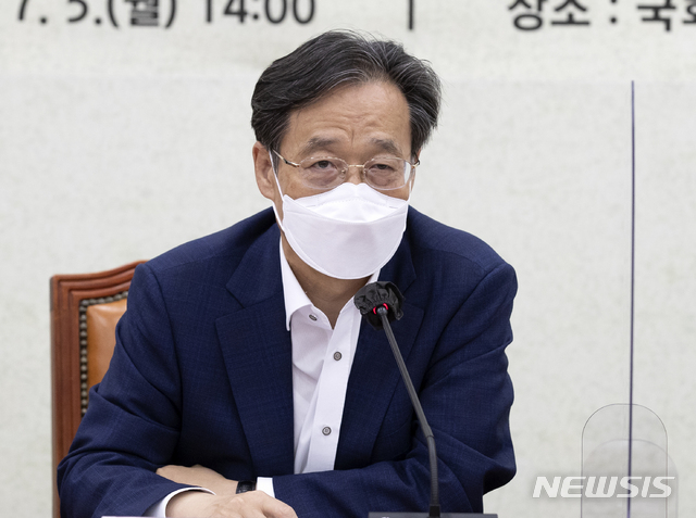 [서울=뉴시스]최동준 기자 = 유동수 더불어민주당 의원. (공동취재사진) 2021.07.05. photo@newsis.com