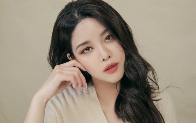 '개코' 민새롬, 아이스크리에이티브와 동행